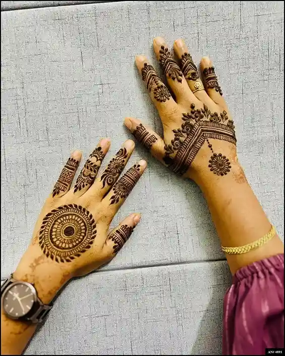 Flower Mehndi Design For Front Hand